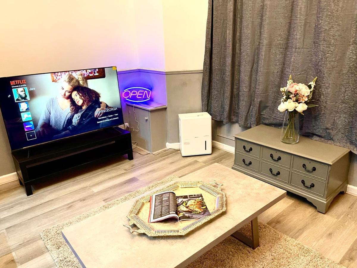 Adeamstays Provides Beautiful Centrally Located 1 And 2 Bed Apartments On Liverpools Boulevard Zewnętrze zdjęcie