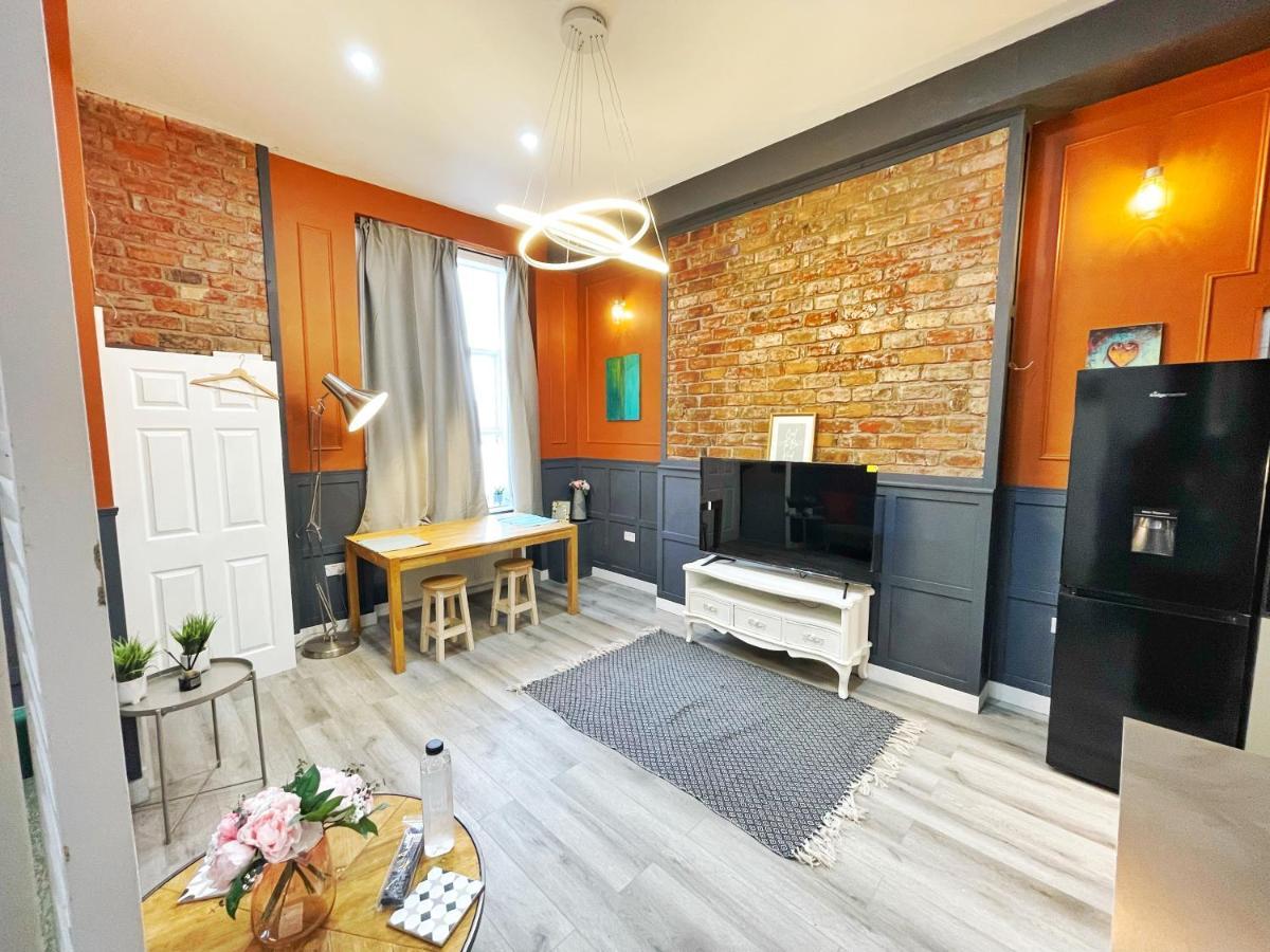 Adeamstays Provides Beautiful Centrally Located 1 And 2 Bed Apartments On Liverpools Boulevard Zewnętrze zdjęcie