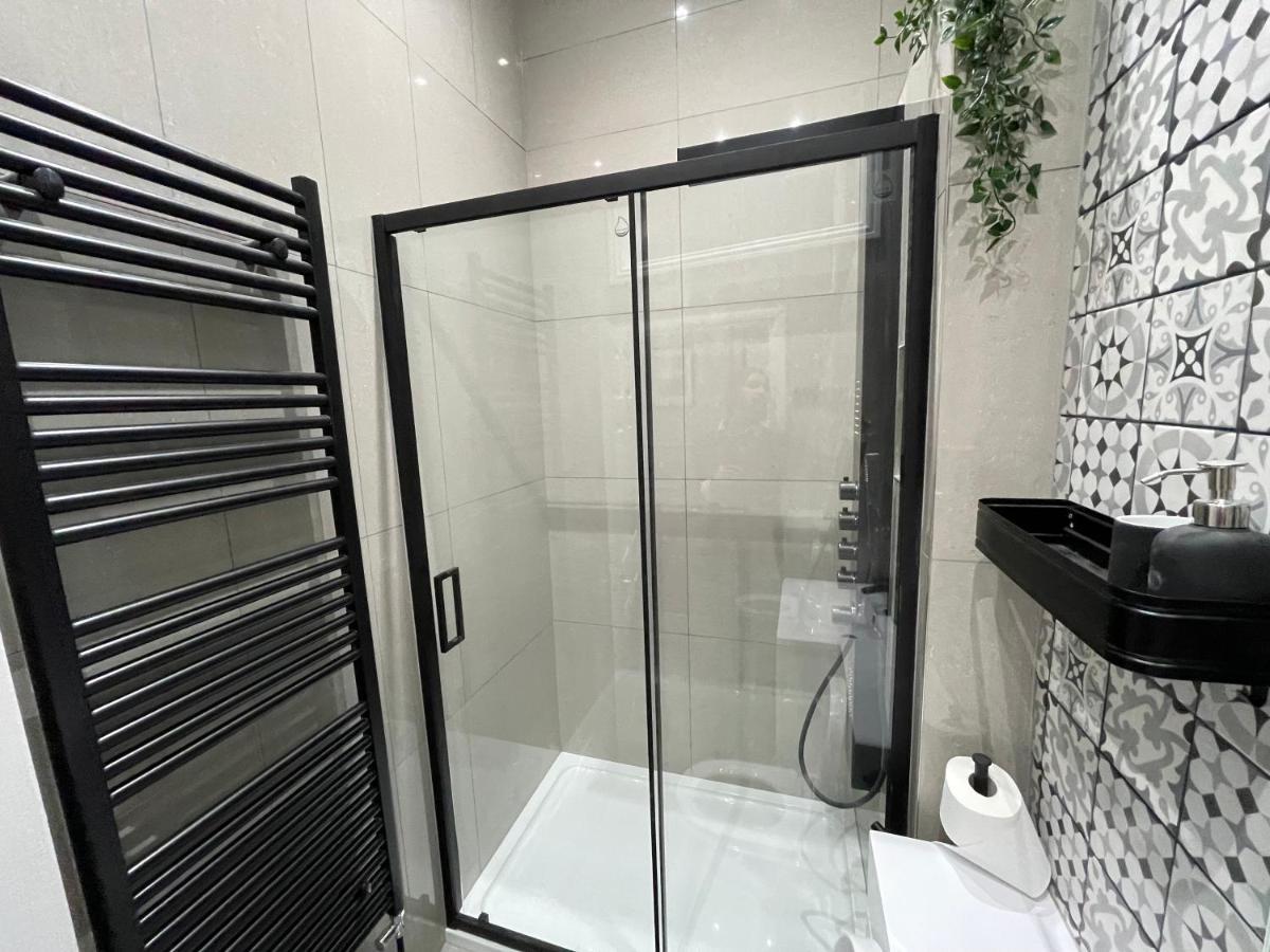Adeamstays Provides Beautiful Centrally Located 1 And 2 Bed Apartments On Liverpools Boulevard Zewnętrze zdjęcie