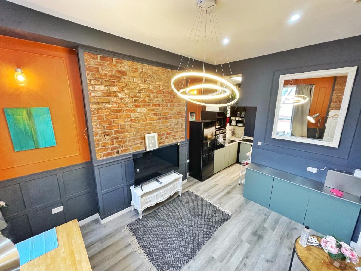 Adeamstays Provides Beautiful Centrally Located 1 And 2 Bed Apartments On Liverpools Boulevard Zewnętrze zdjęcie