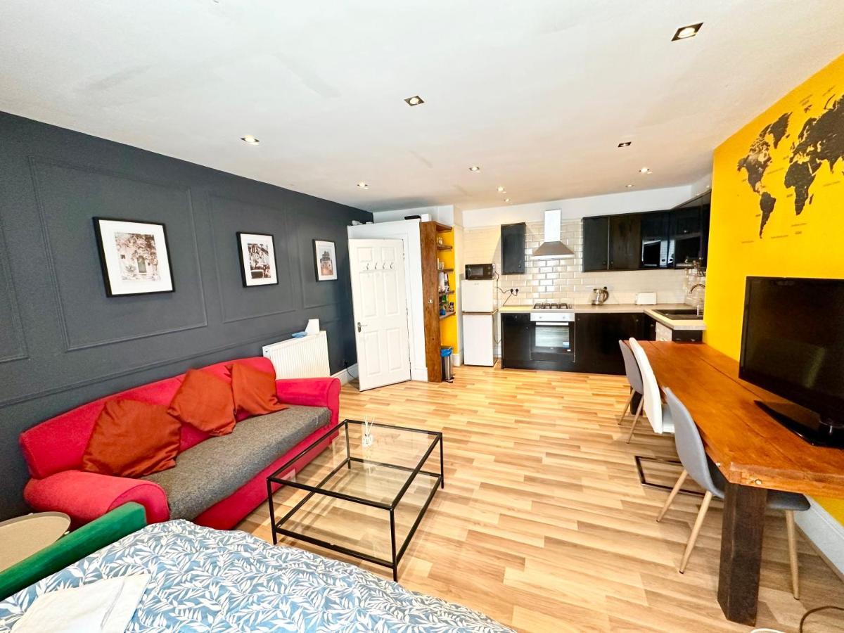Adeamstays Provides Beautiful Centrally Located 1 And 2 Bed Apartments On Liverpools Boulevard Zewnętrze zdjęcie