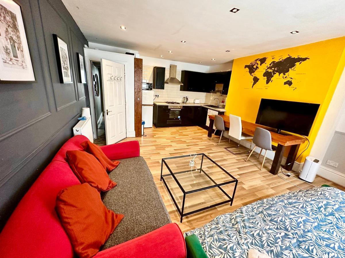 Adeamstays Provides Beautiful Centrally Located 1 And 2 Bed Apartments On Liverpools Boulevard Zewnętrze zdjęcie