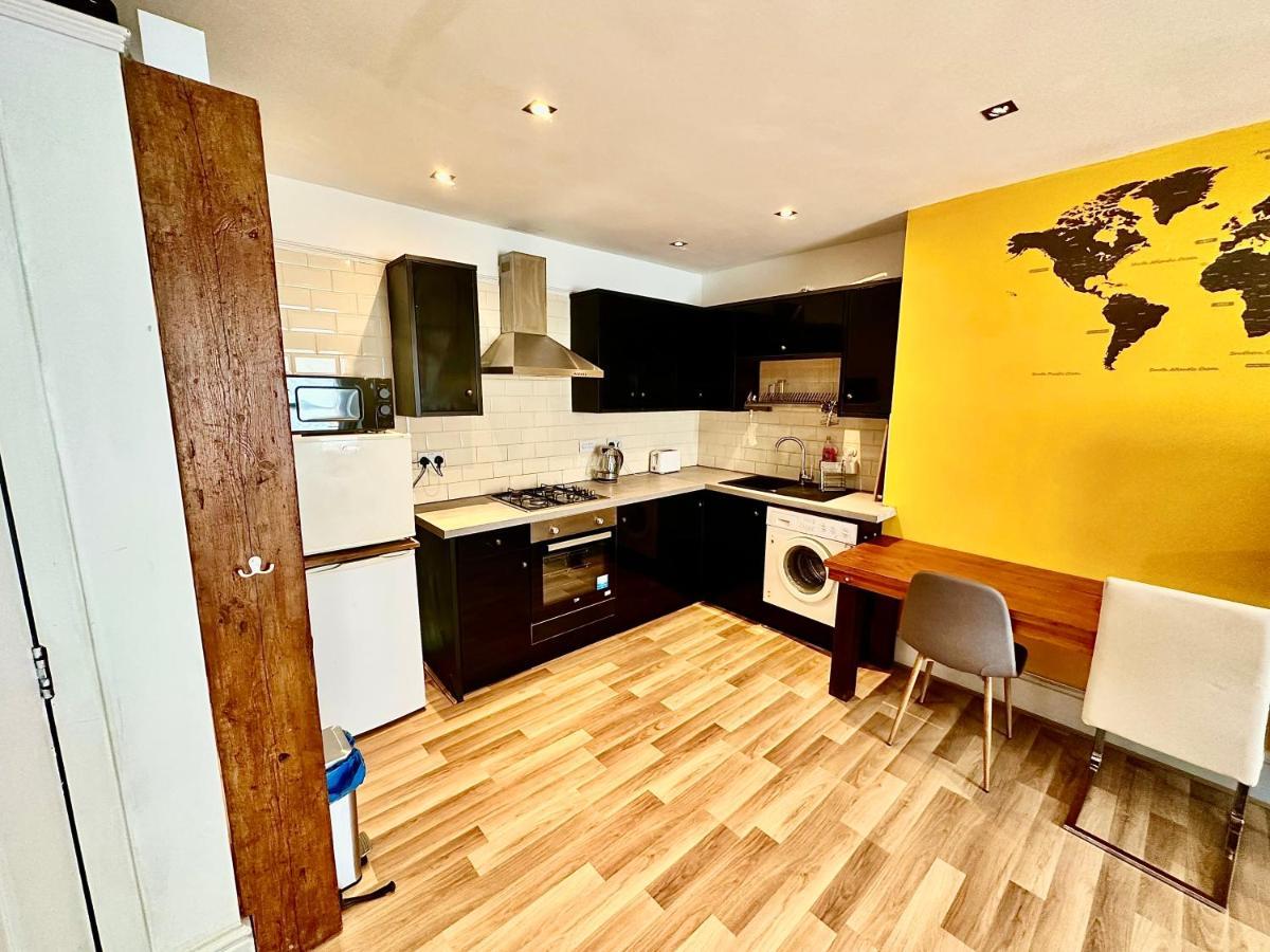 Adeamstays Provides Beautiful Centrally Located 1 And 2 Bed Apartments On Liverpools Boulevard Zewnętrze zdjęcie
